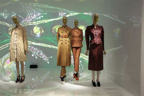 inaugurazione mostra prada new york collana miuccia|Elsa Schiaparelli e Miuccia Prada in mostra al MET di .